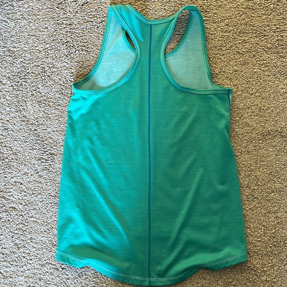 Old navy athletic tank size Medium (8) - Picture 3 of 3